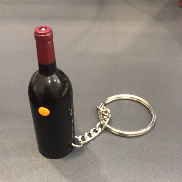 NWT Laetitia Bottle of Wine Keychain w/Light - Picture 6 of 10